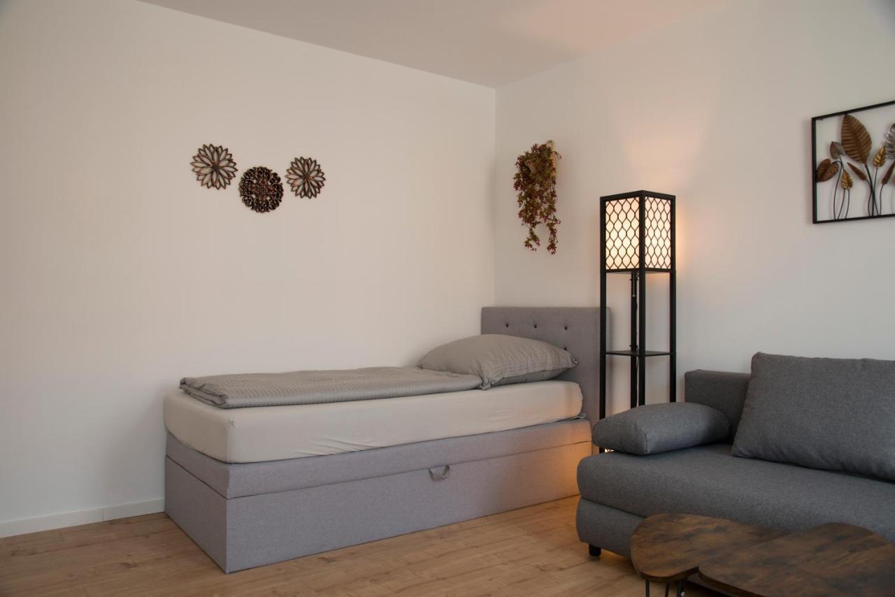 Schoene Grosse Ferienwohnung 79M2 Und 2 Baeder, Zentrumnah, 2Og Erfurt Esterno foto