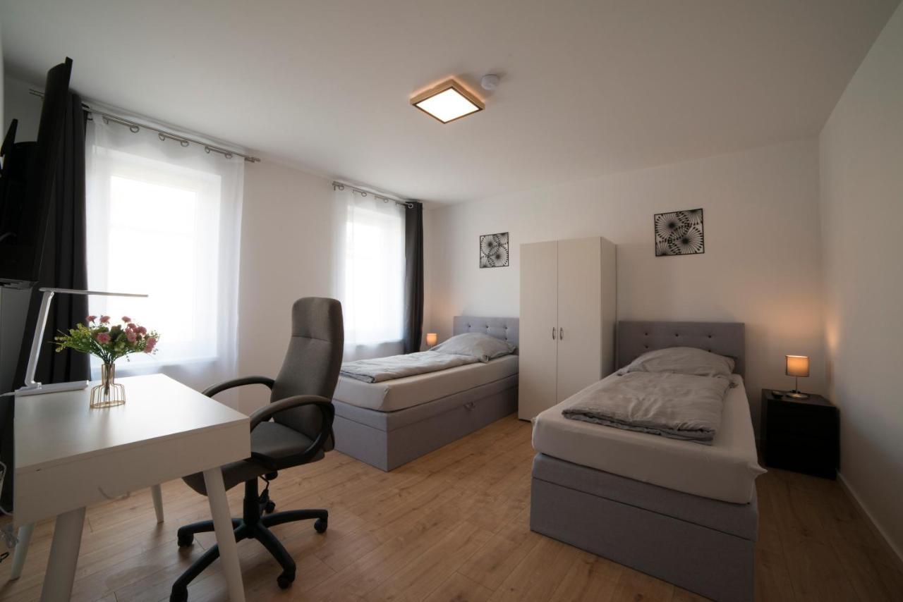 Schoene Grosse Ferienwohnung 79M2 Und 2 Baeder, Zentrumnah, 2Og Erfurt Esterno foto