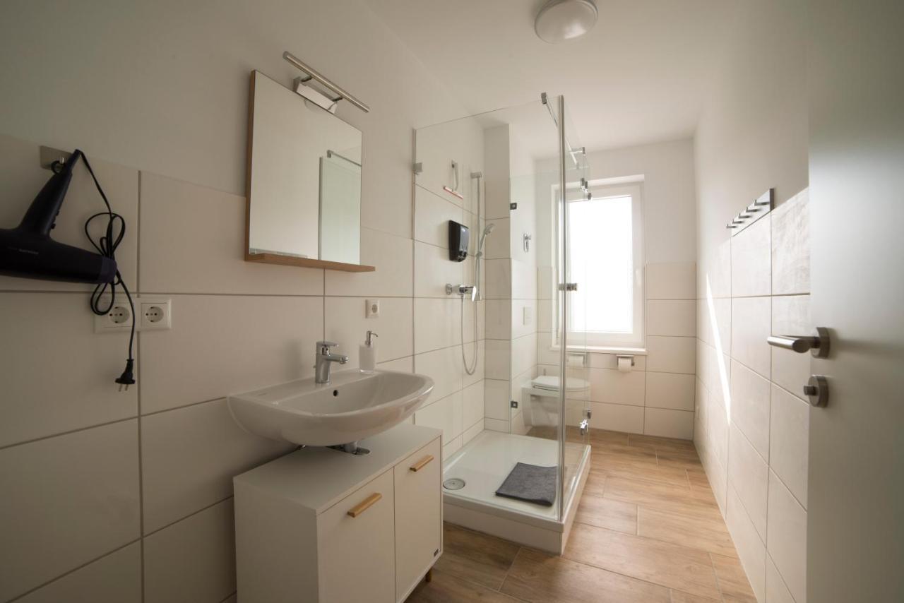 Schoene Grosse Ferienwohnung 79M2 Und 2 Baeder, Zentrumnah, 2Og Erfurt Esterno foto