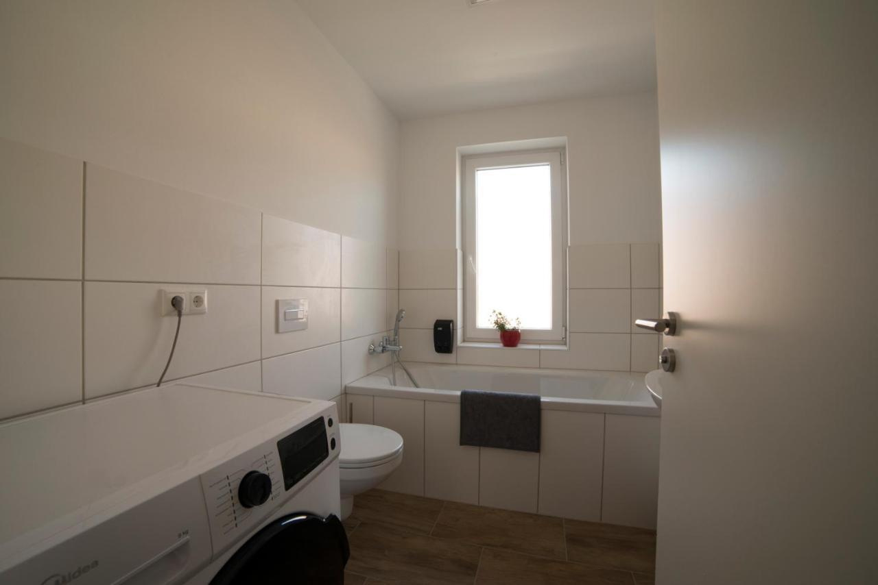 Schoene Grosse Ferienwohnung 79M2 Und 2 Baeder, Zentrumnah, 2Og Erfurt Esterno foto