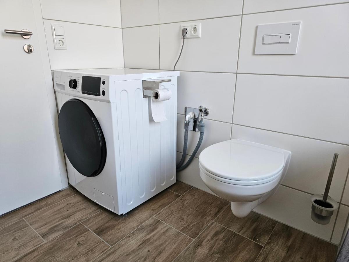 Schoene Grosse Ferienwohnung 79M2 Und 2 Baeder, Zentrumnah, 2Og Erfurt Esterno foto
