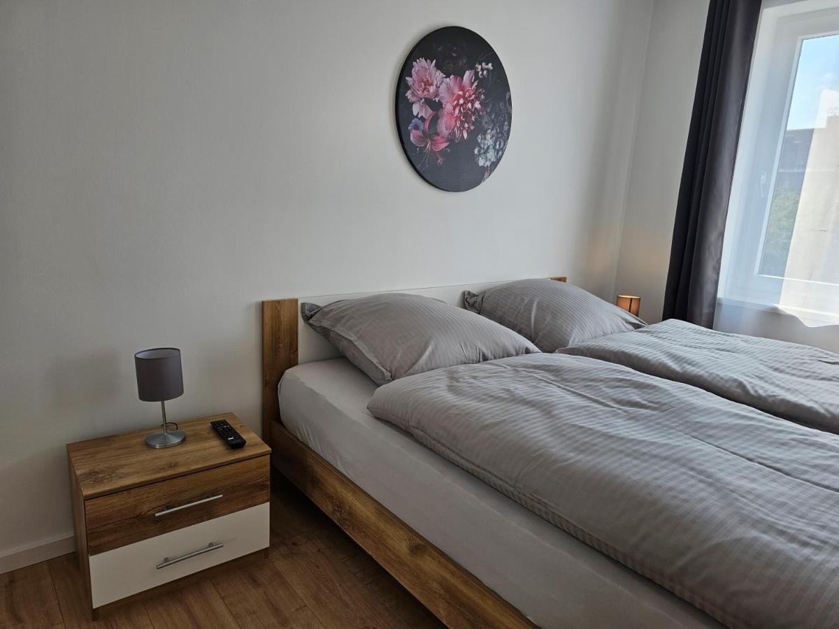 Schoene Grosse Ferienwohnung 79M2 Und 2 Baeder, Zentrumnah, 2Og Erfurt Esterno foto