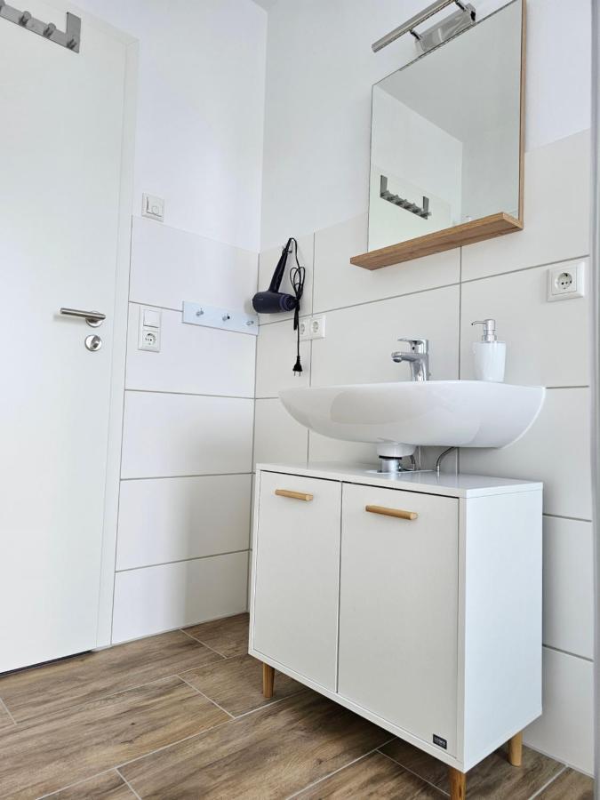 Schoene Grosse Ferienwohnung 79M2 Und 2 Baeder, Zentrumnah, 2Og Erfurt Esterno foto