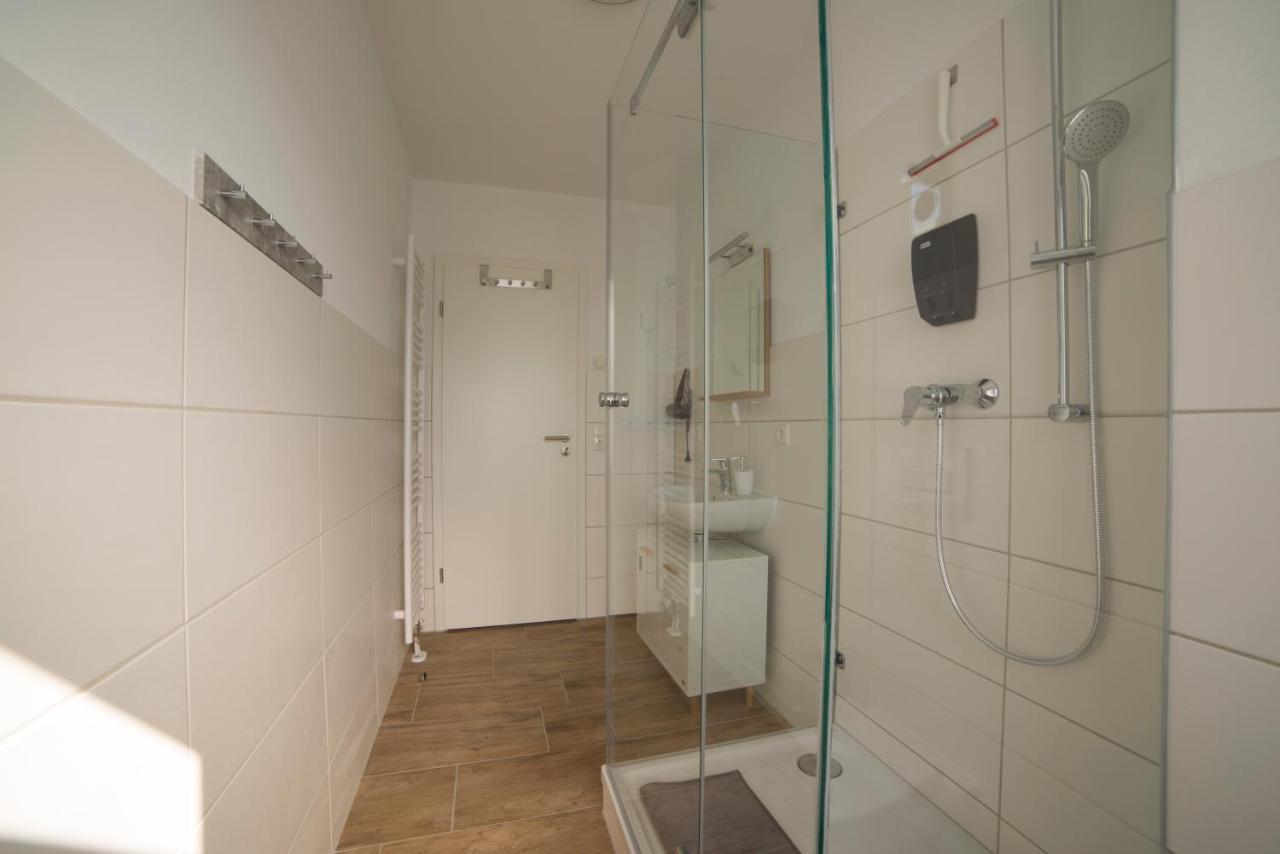 Schoene Grosse Ferienwohnung 79M2 Und 2 Baeder, Zentrumnah, 2Og Erfurt Esterno foto