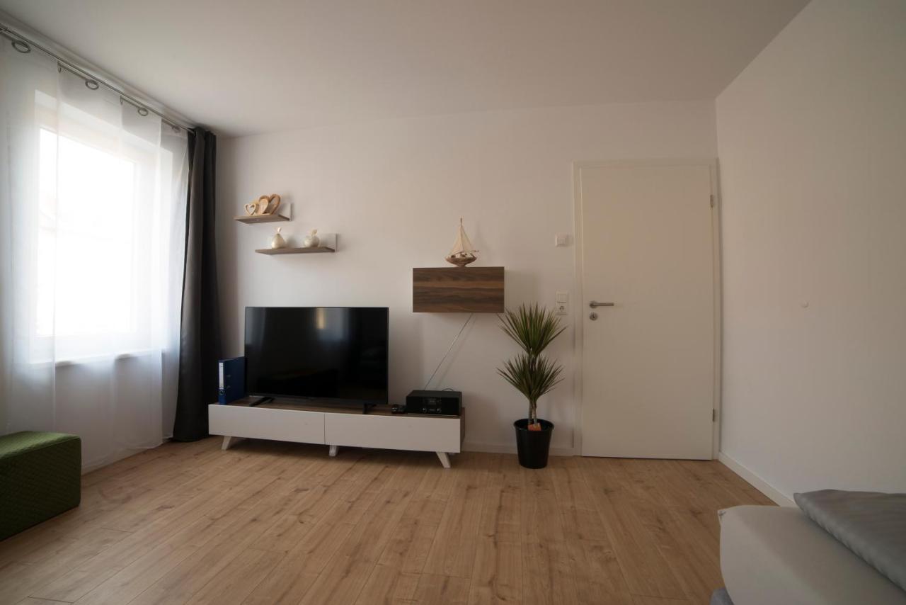 Schoene Grosse Ferienwohnung 79M2 Und 2 Baeder, Zentrumnah, 2Og Erfurt Esterno foto