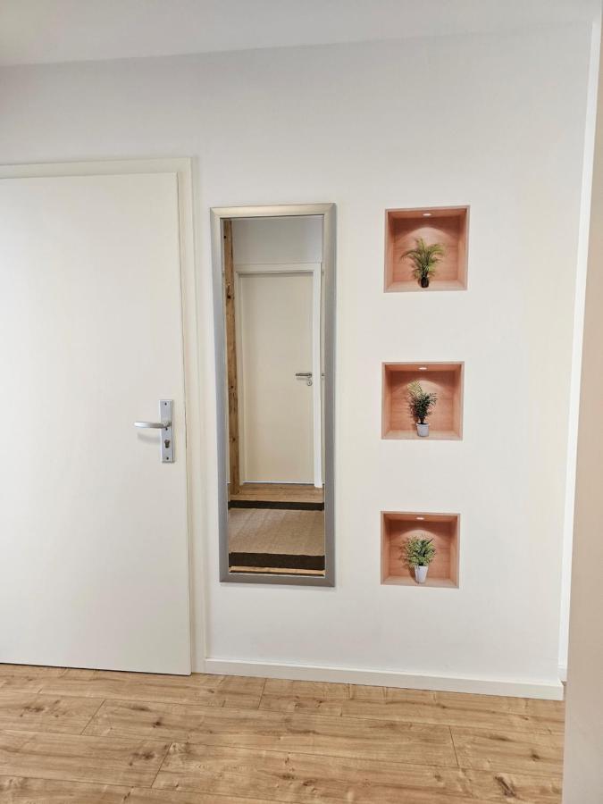 Schoene Grosse Ferienwohnung 79M2 Und 2 Baeder, Zentrumnah, 2Og Erfurt Esterno foto