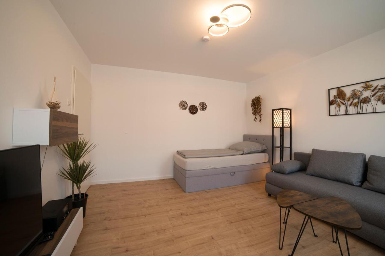 Schoene Grosse Ferienwohnung 79M2 Und 2 Baeder, Zentrumnah, 2Og Erfurt Esterno foto