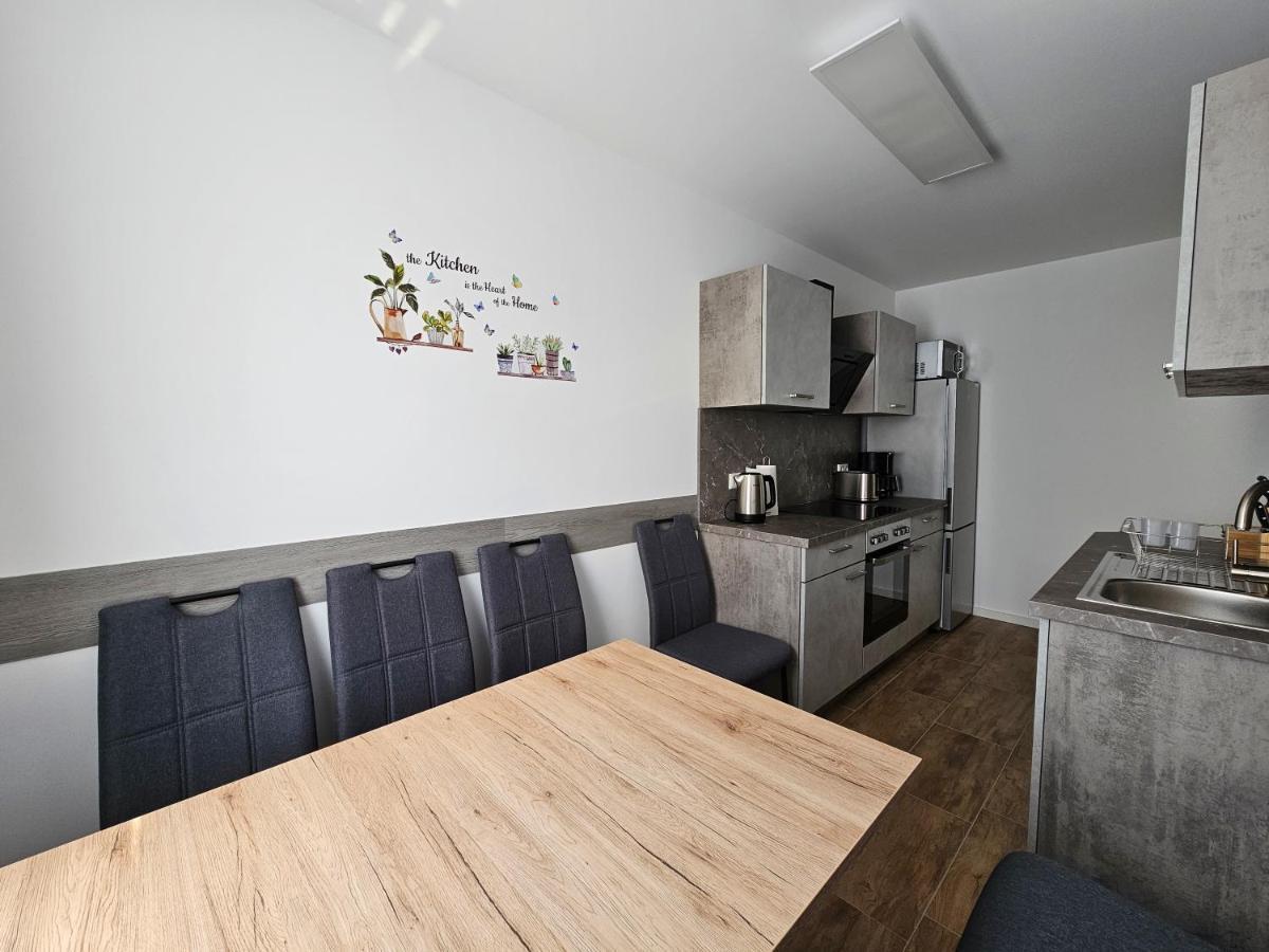 Schoene Grosse Ferienwohnung 79M2 Und 2 Baeder, Zentrumnah, 2Og Erfurt Esterno foto